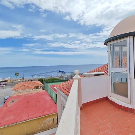 En Primera Linea De Playa Con Solarium, Gran Terraza Acristalada Y 2 Piscinas